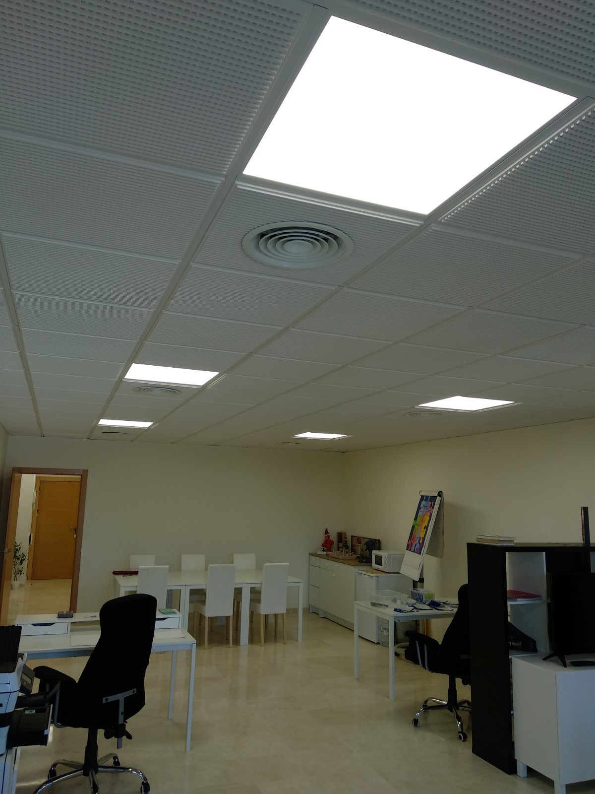 Instalación iluminación LED en oficina